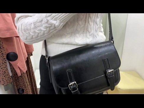 ❤️ Публічна мастурбація молодої сучки FeralBerry фалоімітатором у примірочній Жорстке порно у нас